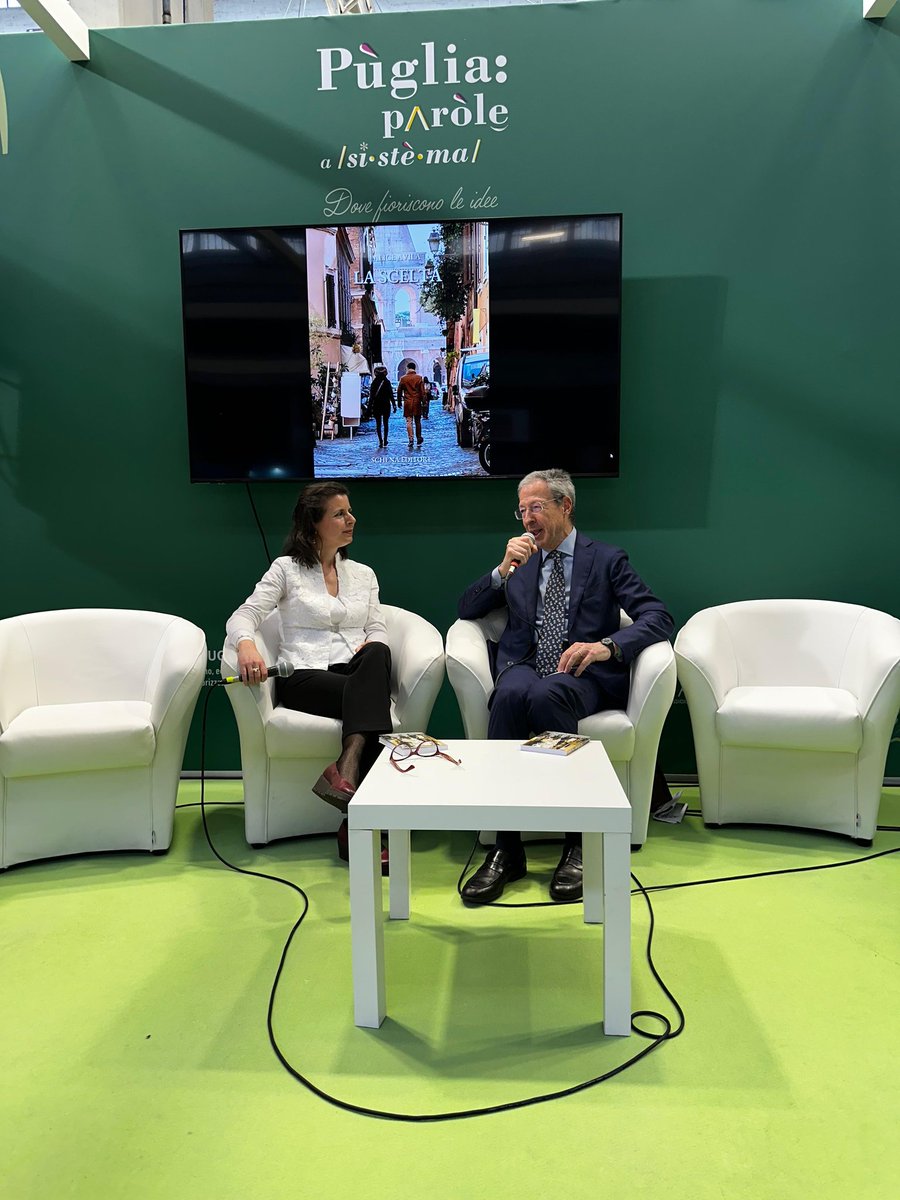 avi_alice's tweet photo. Splendida presentazione, oggi al @SalonedelLibro  con Alberto #Sinigaglia, del mio romanzo "La scelta" (#Schena editore). https://t.co/xCTYMseurp