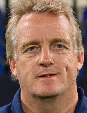 grabi70's tweet photo. #S04 #hefer #tillmann
ER hätte ihnen vermittelt, was es heißt für Schalke zu spielen, hätte sie angezündet! 💥 https://t.co/mTU9L5c9ko