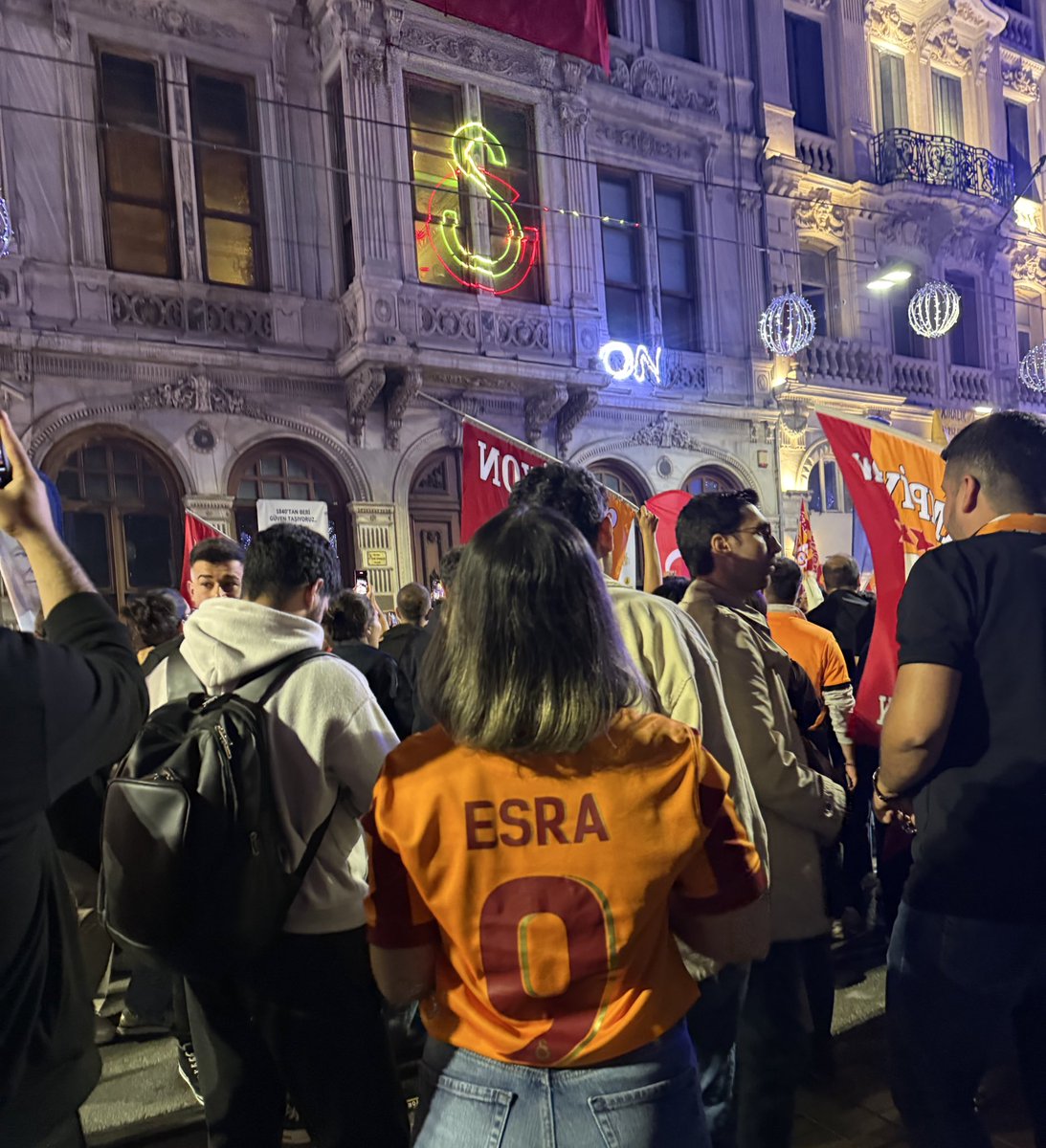 1905Essraa's tweet photo. Seni çok ama çok seviyorum💛❤️ #Galatasaray https://t.co/BsHcTlzTuW