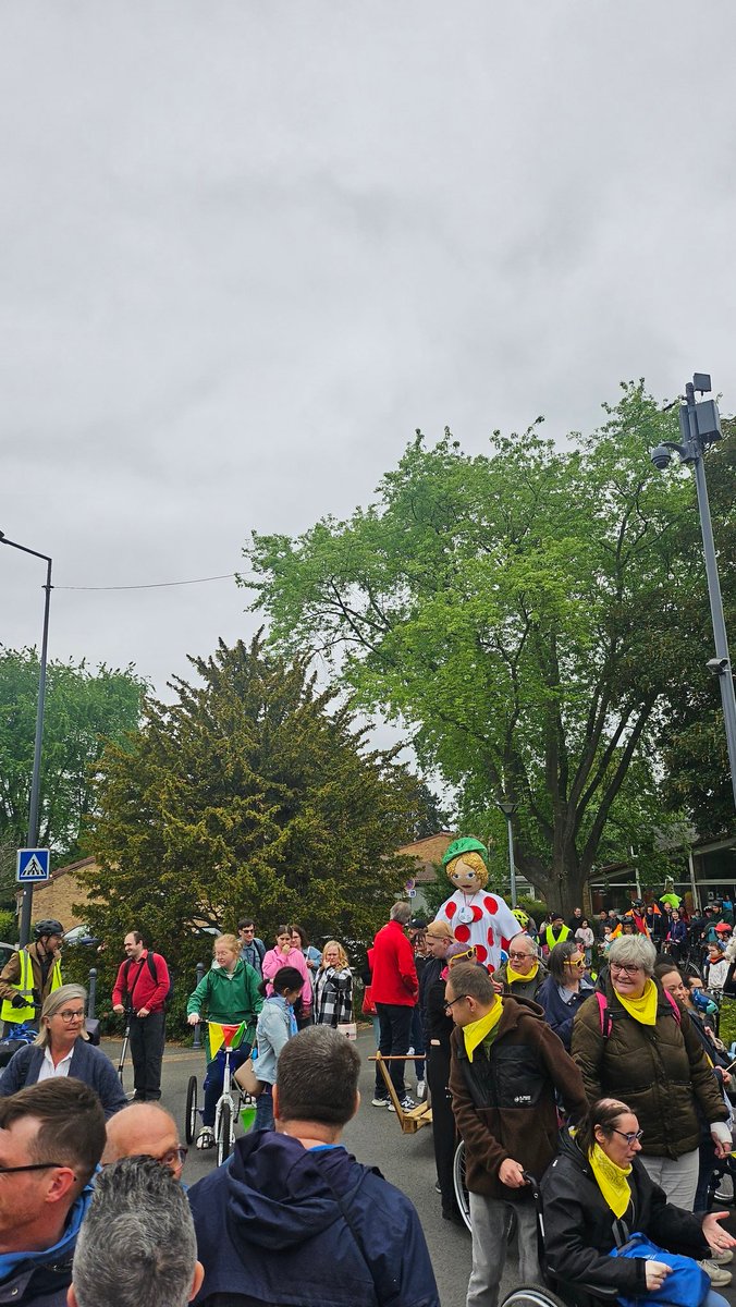 AntMarszalek's tweet photo. Encore un beau dimanche militant. Les insoumis de Villeneuve d’Ascq étaient présents à la fête de quartier d’Ascq.
Puis cet nous avons distribué plus de 600 tracts dans la quartier Triolo Est.
Les Villeneuvois attendent le changement. Un seul mot d’ordre #faisonsmieux ! https://t.co/2EQym3AF6Z