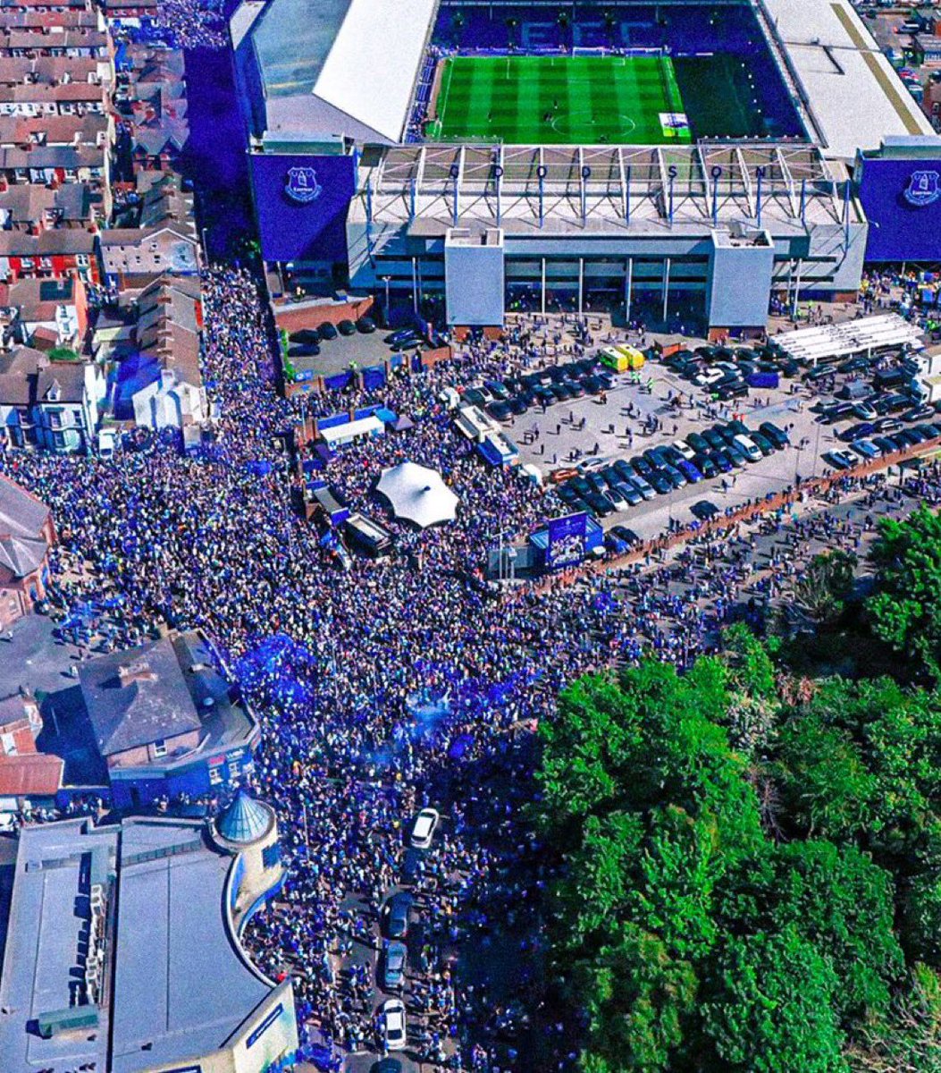 Drop your favourite picture from our last ever game at Goodison Park. ⬇️ 

We’ll start. 💙