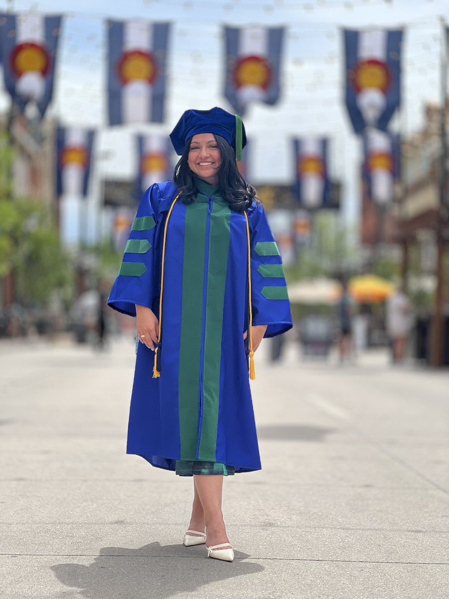 DiAnna10_'s tweet image. Officially Dr. Moreno🩺🎓 #generalsurgery #latinasinmedicine #doctor