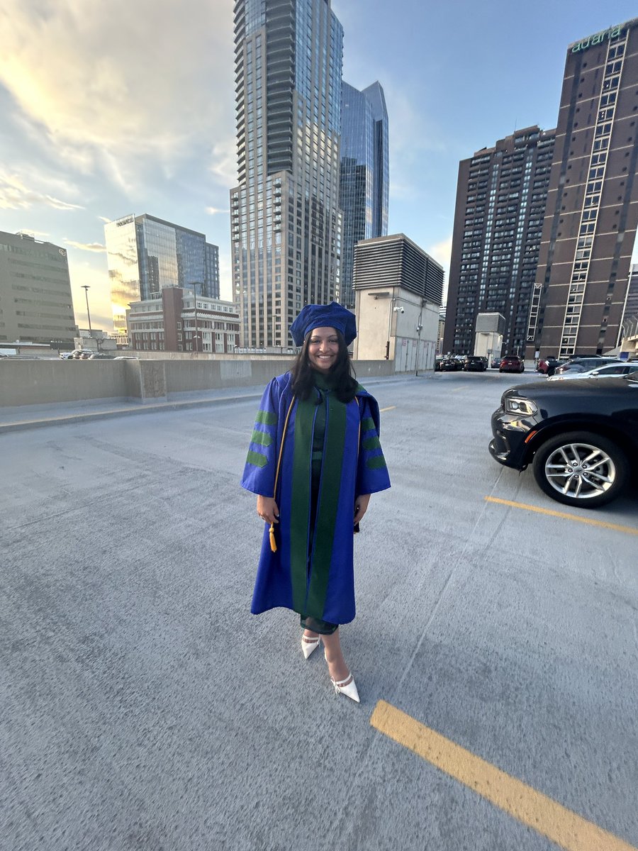 DiAnna10_'s tweet image. Officially Dr. Moreno🩺🎓 #generalsurgery #latinasinmedicine #doctor