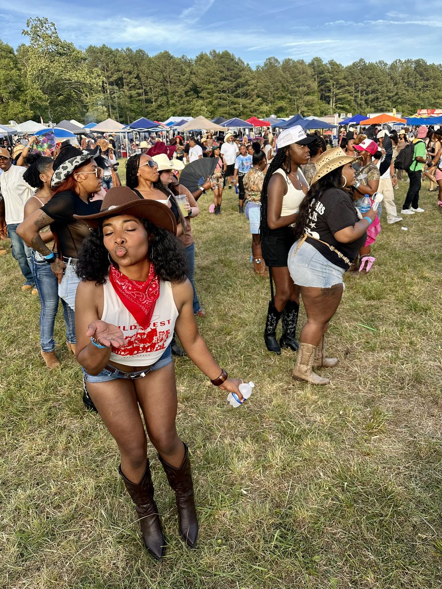 jewelpayton's tweet photo. This ain’t Texas (it’s South Carolina!!) 🤠🤎 https://t.co/gcmbPlsF9X