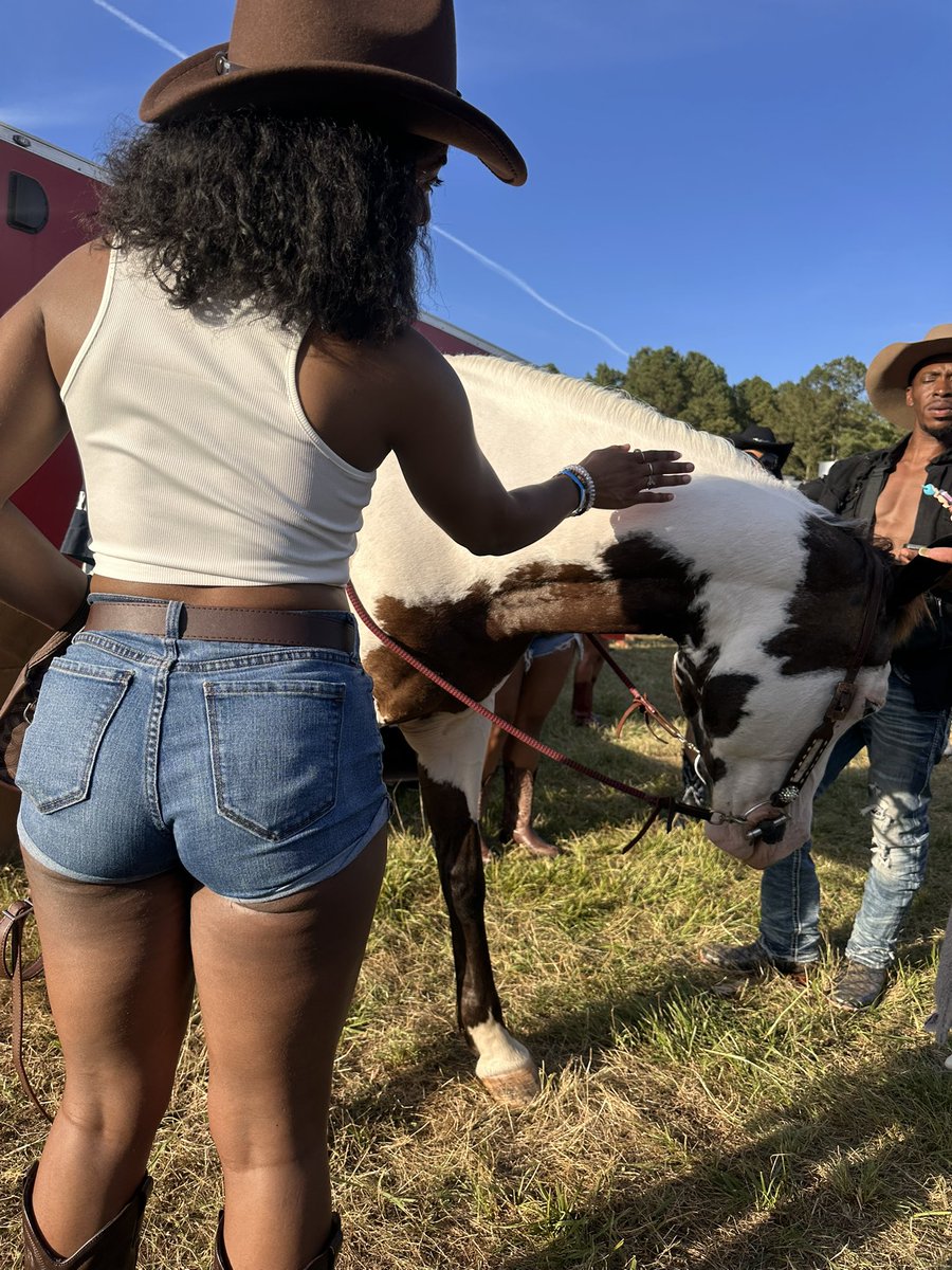 jewelpayton's tweet photo. This ain’t Texas (it’s South Carolina!!) 🤠🤎 https://t.co/gcmbPlsF9X