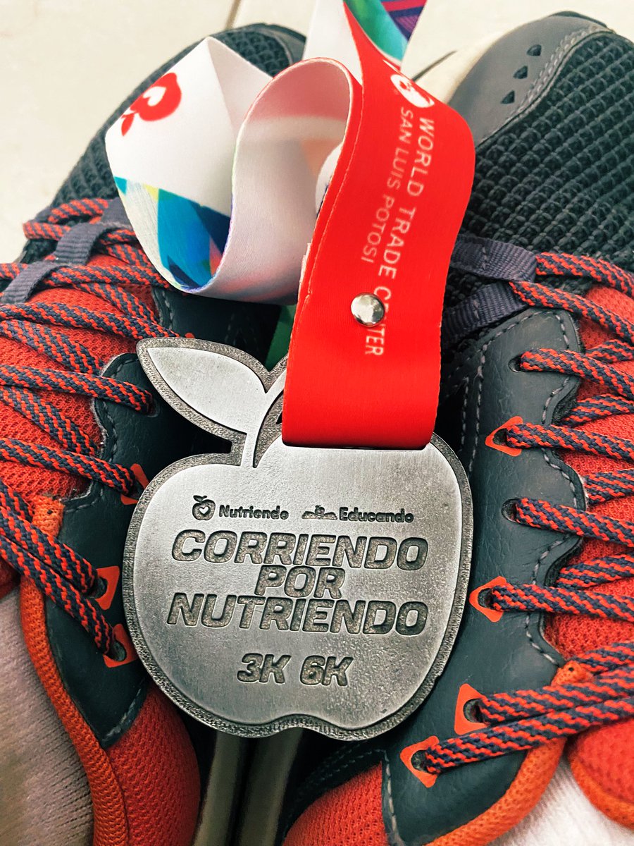 apiikus_'s tweet photo. Entre el entrenador, outif, el garmin, la nutrióloga, suplementos, tennis, me salía más barato ser alcohólica 🫠…!!
#CarreraConCausa #nutriendo #WTC https://t.co/i6t3u5FL4D