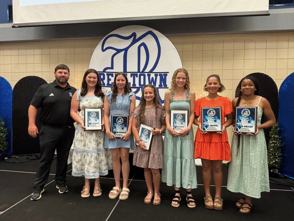 csutherlin2031's tweet photo. Reeltown softball banquet🥎It was great to celebrate our season and accomplishments. I got "Rookie of the Year" for playing a big part of varsity in 7th grade. Honored to hear my coach say how much i meant to the team. It motivates me to work harder! I plan to do that this summer https://t.co/DE28wIXXWy