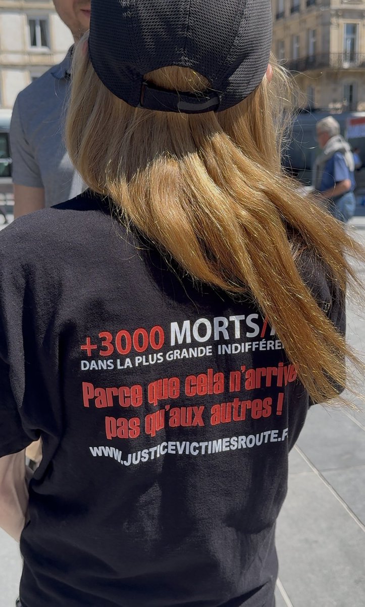 Moment très émouvant hier après-midi aux côtés de l’association Collectif Justice Pour Les Victimes De La Route👼🏻❤️‍🩹

Encore beaucoup trop de personnes alcoolisées et/ou droguées prennent le volant d’un véhicule, cela doit cesser.