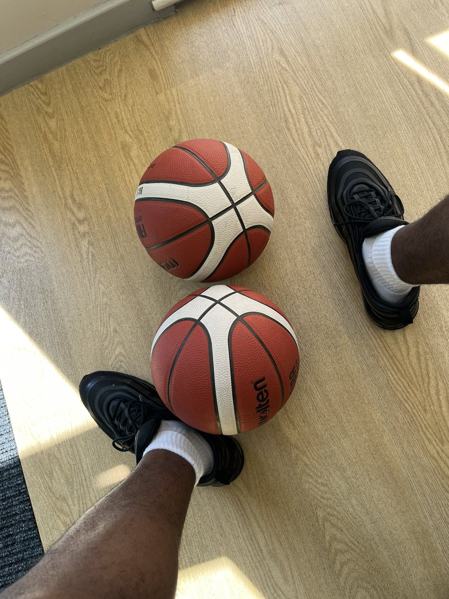 michaels_____'s tweet photo. Never felt this good to be back in London and remaining here for a full 4 weeks! Yes I love to see new places but quality rest is indeed, pertinent. 

Not flying again for at least all of May. https://t.co/kOsxqZpZ5L