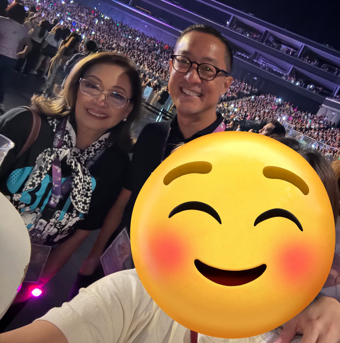 JUSTmeFanning89's tweet photo. di man sumakses sa #BINI dahil super layo namin… sumakses naman sa mga Bossing Mr Carlo Katigbak at Ms Cory Vidanes
BITIN… pero next time makikita ko rin ang Walo ng malapitan

#BINIwalohanggangdulo
#BINIverseDubai #BINIVerseWorldTour2025 https://t.co/RgfnES7dgB