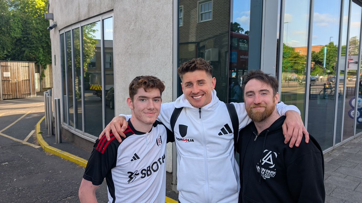 SMSheldrake's tweet image. How my day started &lt; How my day ended 🖤🤍
The very best away day for me this season, Brentford 2 - 3 Fulham! Worth powering through the hangover 😆
#fulhamfc #ffc #coyw