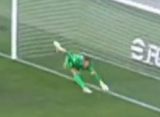 TeaKupps's tweet image. When will it end Robbie