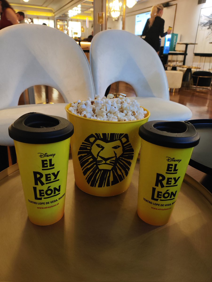BeSakuraMatata's tweet image. Fuimos a ver El Rey León El Musical, 100% recomendadísimo, es increíble👌🏻