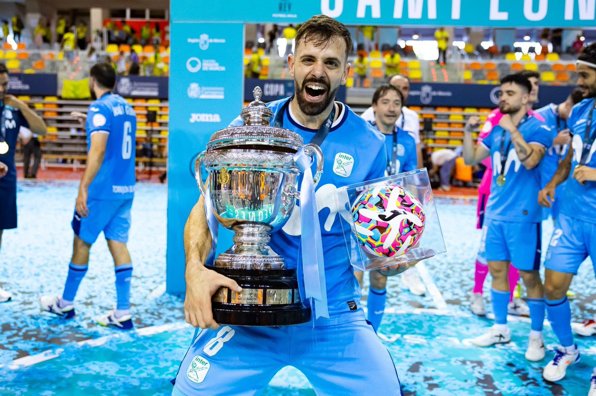 La AJFS ha estado presente en la Copa del Rey de fútbol sala. <a href="/Joseruiz_21/">Jose Ruiz</a> y <a href="/sergioalonso_13/">Sergio López-Andújar Alonso</a> han estado junto los equipos participantes para mostrar su apoyo. 

💙 Enhorabuena a la plantilla de @intermovistar por la consecución de la #CopaDelReyFS. 

#SomosAJFS