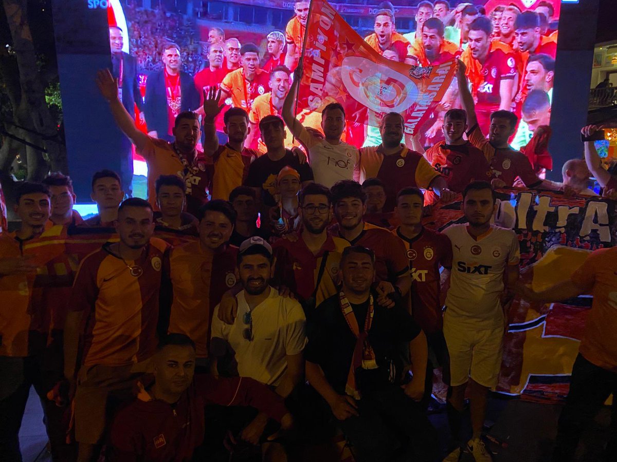 ultrAslanKas's tweet photo. 🏆 2024/25 Trendyol Süper Lig Şampiyonu 𝐆𝐀𝐋𝐀𝐓𝐀𝐒𝐀𝐑𝐀𝐘!

#ŞampiyonGalatasaray #HakEdenlerKazandı #MayıslarBizimdir https://t.co/k6lJ4lR6y5