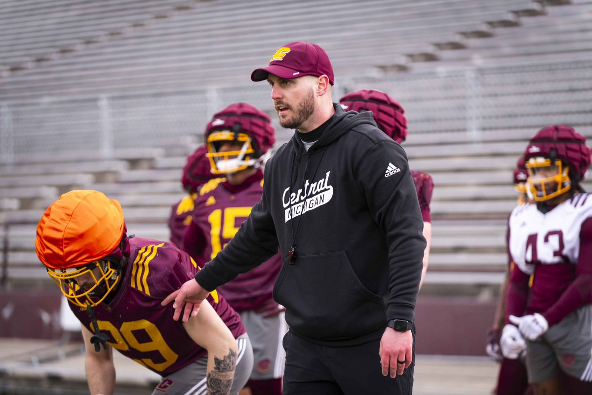 Abigayl Cox (@abiiicox) on Twitter photo Shoutout to our Safeties Coach <a href="/Fleming_Coach/">Wes Fleming</a> !!
- 10 years of coaching experience
- Helped lead Kansas Wesleyan to an undefeated season setting program records
- Chicago Native
This is a guy you want to play for!! Shoutout to our Safeties Coach <a href="/Fleming_Coach/">Wes Fleming</a> !!
- 10 years of coaching experience
- Helped lead Kansas Wesleyan to an undefeated season setting program records
- Chicago Native
This is a guy you want to play for!!