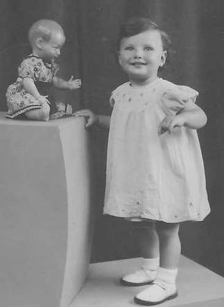 18 May 1938 | Dutch Jewish girl, Johanna Bromet, was born in Amsterdam. 

She was deported to #Auschwitz from #Westerbork in July 1942. She was murdered in a gas chamber after arrival selection.