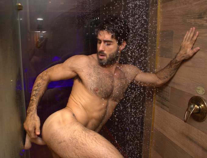 Join me in the shower?  US/Europe/Canada/Australia:    https://t.co/pfmGrwDYTK  Brazil:    https://t