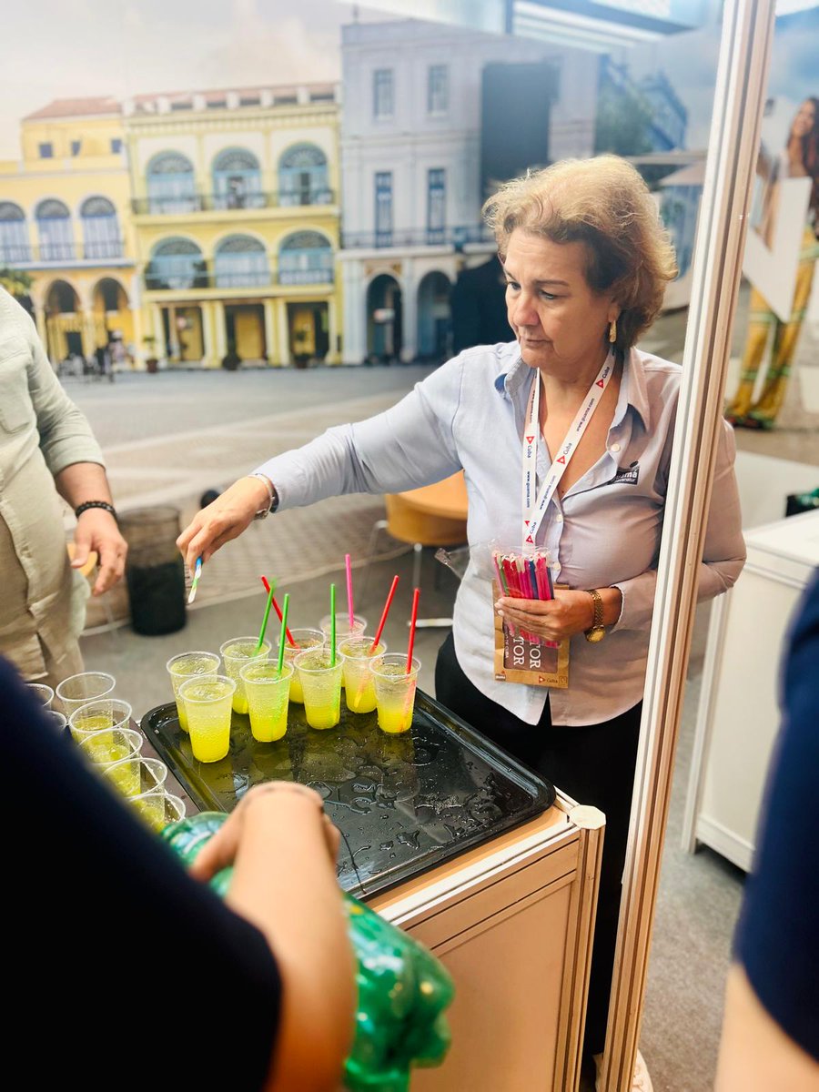 HavanaturEs's tweet photo. Ayer en ARATUR los visitantes pudieron disfrutar de mojitos de ron cubano. También conocieron las ofertas que tenemos preparadas para que el viaje a Cuba sea perfecto. ¡No te las puedes perder!
#CubaUnica #CubaTeEspera #AtreveteaVivirlo #travelling #aratur2025 #MojitoCubano https://t.co/33t5QXR45W