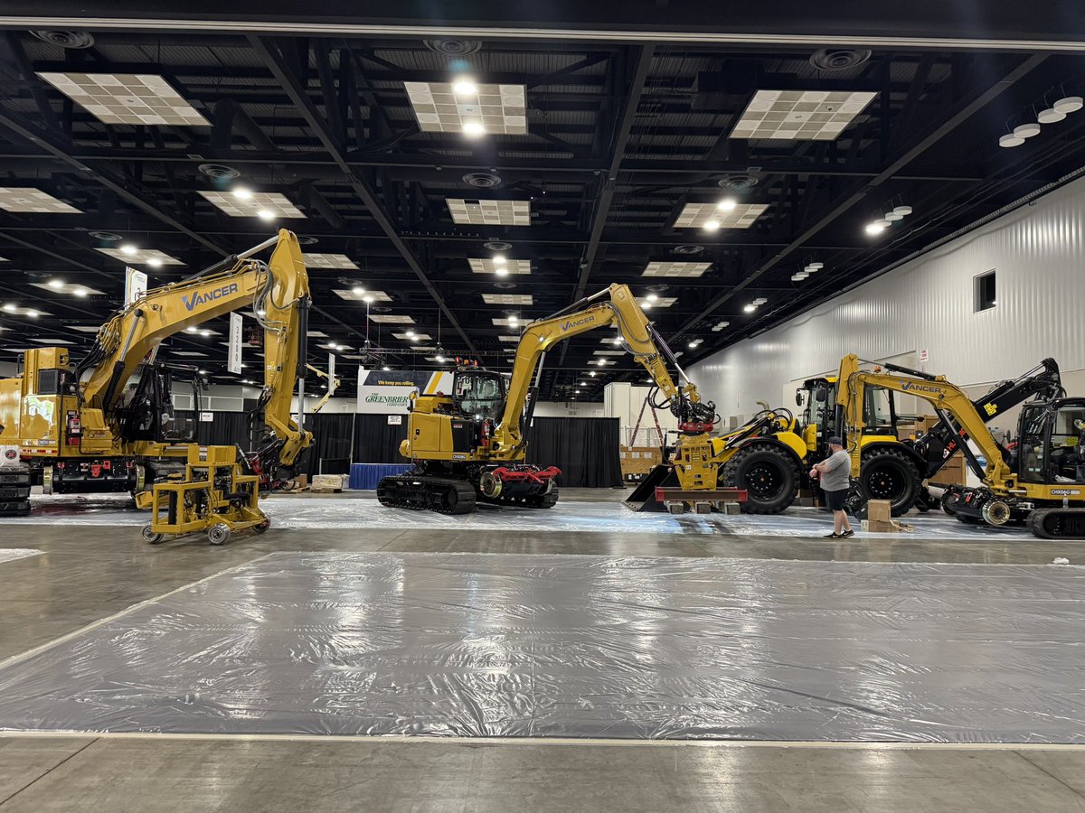 REMSAOfficial's tweet photo. Large exhibitor setup is underway for @RailwyInterchg - only a few more days until the show kicks off https://t.co/gSsMU7iM8J