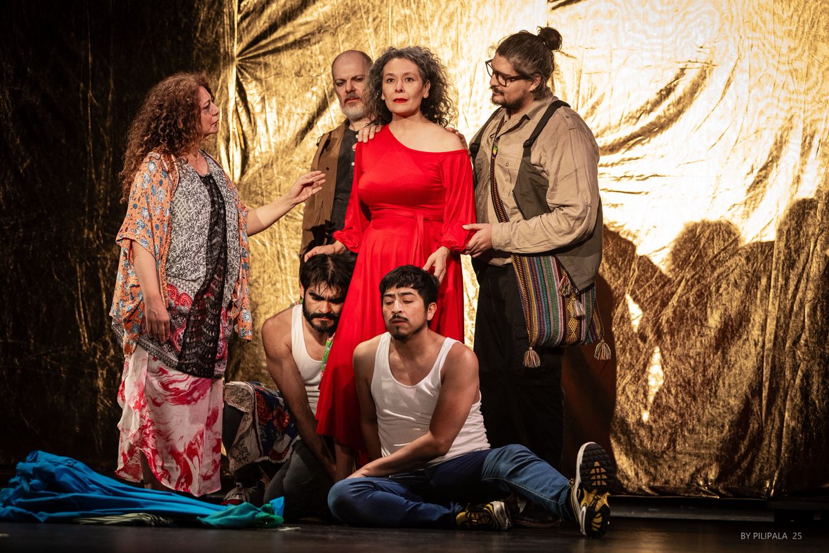 ¿Te has sentido perdida últimamente?
Una mujer atraviesa una noche donde todo se trastoca… #LosMaromeros es una obra sobre la memoria, la identidad y el renacimiento. 🔮 

🎟️ Hasta el 7 de junio en el <a href="/cenartmx/">Centro Nacional de las Artes</a>.
👉 Compra tus boletos ahora: tinyurl.com/LosMaromeros