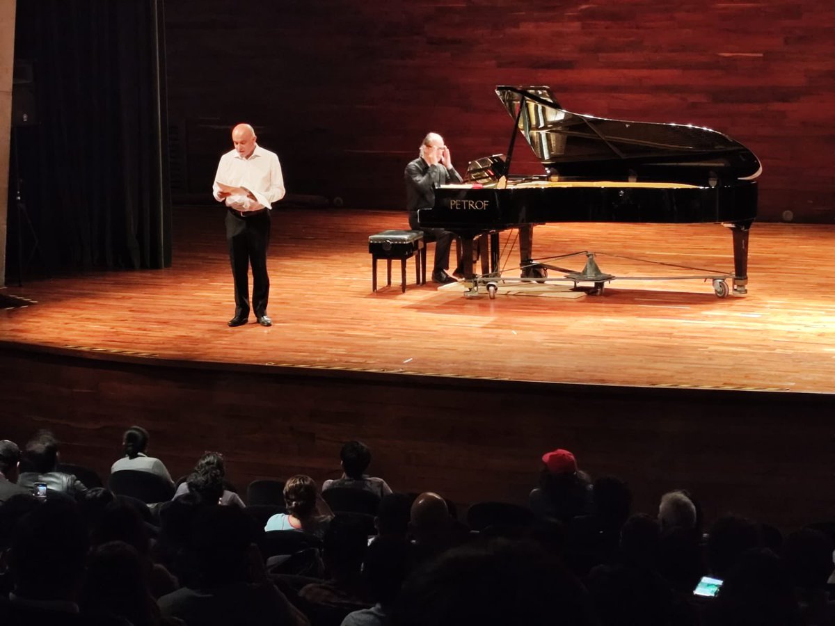 MusicaINBAL's tweet image. La Biblioteca Vasconcelos se llenó de música con interpretaciones de Mozart y Debussy a dos pianos.
Alexander Pashkov y Alejandro Barrañón ofrecieron un recital lleno de fuerza, color y virtuosismo.

#MúsicaINBAL #Mozart #Debussy #Piano