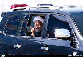 mahdiyan135's tweet photo. یه عده با دهن کجی مَردُمو پس زدن
یه عده با لباس پاره هم هنوز تو دل مردمن
#خادم_حرم_ایران
#مثل_بهشتی https://t.co/8qsg9soOOV