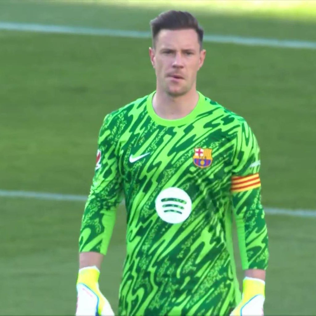 عمرو tweet media