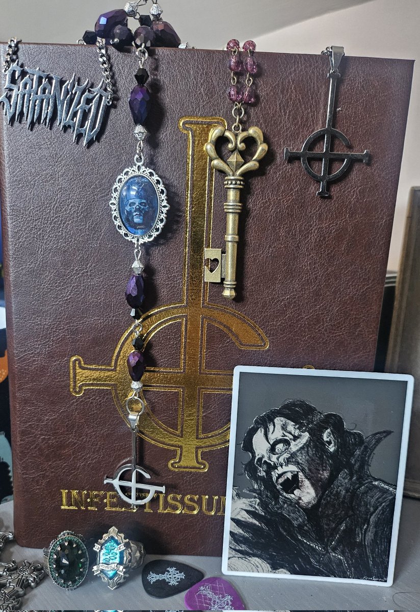 Bedside display updated featuring the Vampire Perpetua by <a href="/avadoore/">Eirin 🦇💥</a>