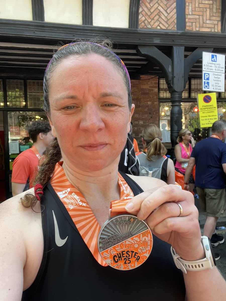 wilkoloopylu's tweet image. #NHS1000miles week 20 for 2025
Walk 🚶‍♀️10.90 miles 
Run 🏃🏻‍♀️ 20.09 miles
Total 30.99 miles 
YTD 779.35 miles 
Less mileage this week but completed Chester half as part 2 of the @chestermarathon triple. Not quite as planned, it was hot so glad to finish it. Just the marathon to go!