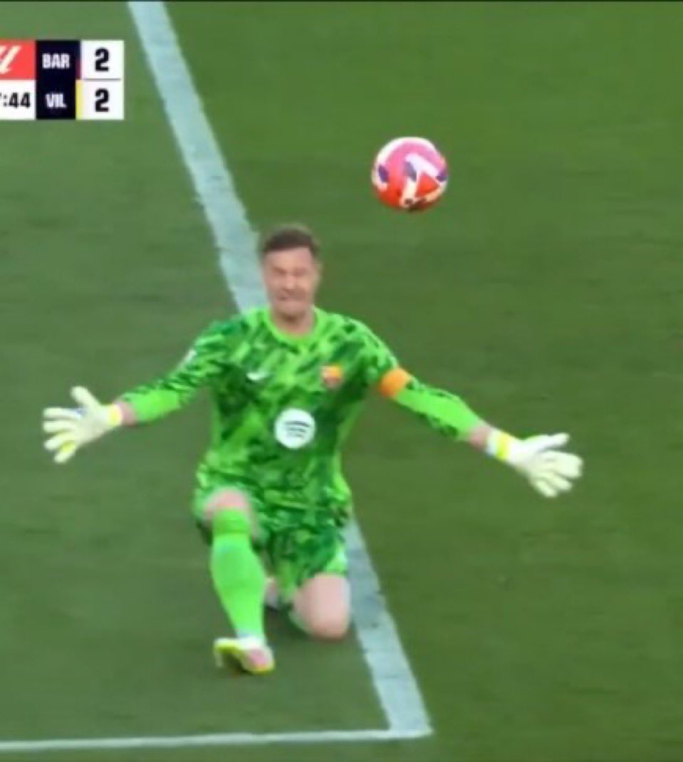 Starting with our strongest 11 and putting this bozo in goal is diabolical.
#barcavillarreal