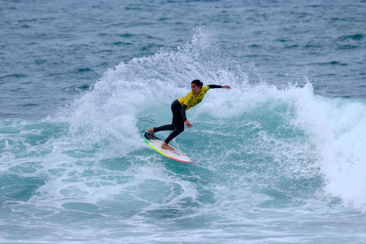 SCPModalidades's tweet photo. Teresa Bonvalot venceu a 3.ª etapa da Liga MEO Surf, enquanto Luís Perloiro manteve a liderança do circuito 👏 #SurfSCP https://t.co/ehpAEfpVvm