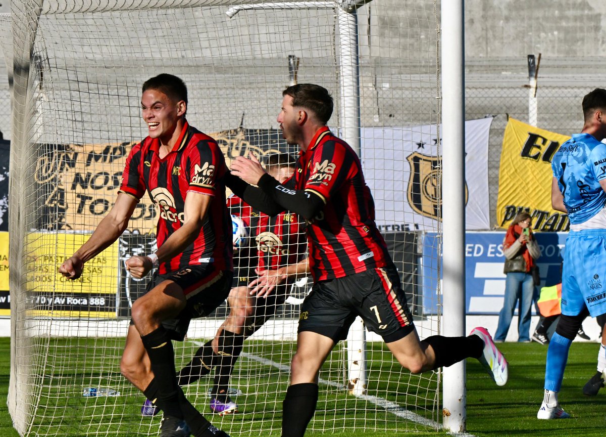 ClubMadryn's tweet photo. ¡Sí, Pantera! ⚽️🇨🇴

#VamosAurinegro 💛🖤

📸 Daniel Feldman https://t.co/2BMKFoysXM