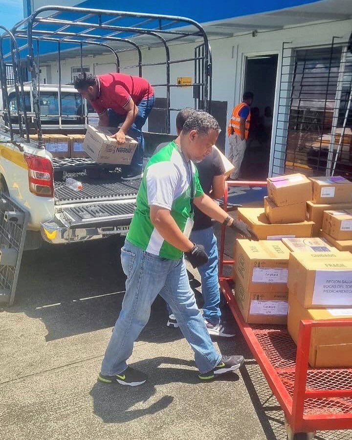 MINSAPma's tweet image. Con el firme compromiso de garantizar el bienestar de la población, completamos el traslado de medicamentos e insumos médicos en Changuinola, gracias al apoyo del @SENANPanama.
Esta entrega fortalece los servicios de salud y respalda la atención que reciben las comunidades 🇵🇦