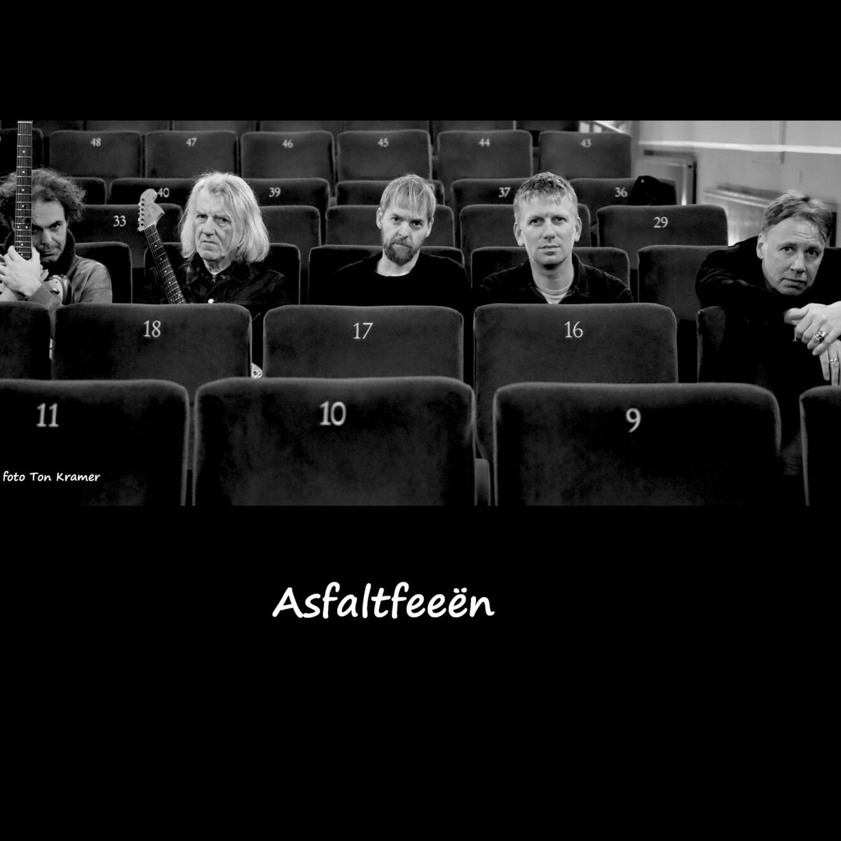 Onder het welbekende motto: 'De kaarten gaan hard, maar wij gaan harder': Asfaltfeeën in Het Werftheater, 30 mei a.s., aftrap 20.30u, kaarten onder de link. 
Niks te maren: je bént er maar!
werftheater.nl/product/asfalt…
