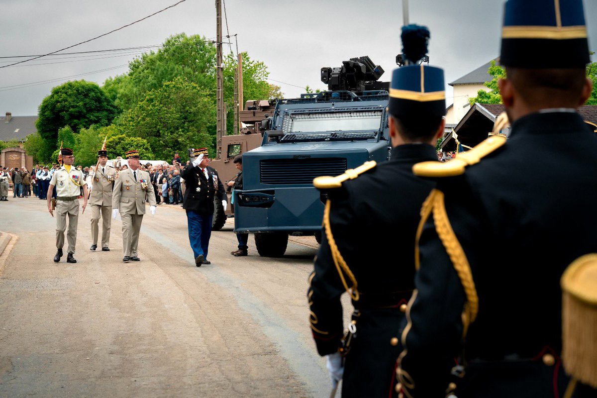 🎖️Il y a 85 ans, à #Stonne, les #gendarmes du 45ème bataillon de chars de combat de la <a href="/Gendarmerie/">Gendarmerie nationale</a> (BCCG) se dressaient face à la 10ème Panzerdivision.

🫡 Aujourd’hui, le <a href="/gbgm78/">Groupement Blindé de Gendarmerie Mobile</a>, le 51ème RI de l'@armeedeterre et la promotion « Ceux de Stonne » de l’Académie des officiers de