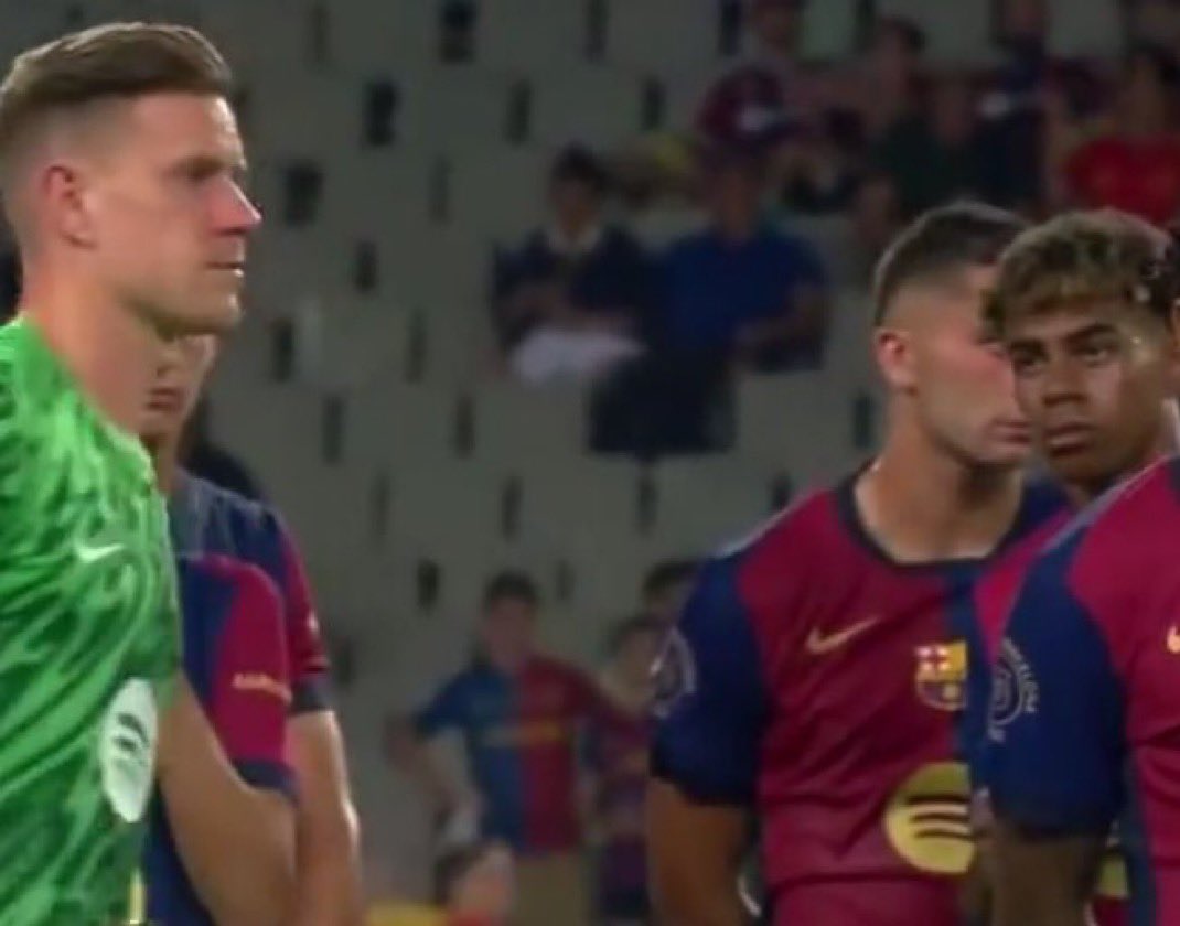 Msn_sis0's tweet photo. Le regard de Lamine Yamal sur Ter Stegen je m’en souviendrais toute ma vie https://t.co/NpeuXszJpp