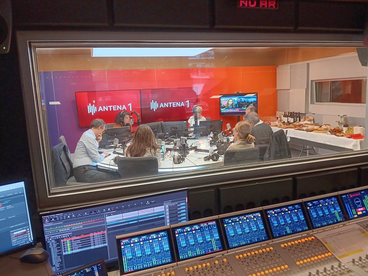 antena1rtp's tweet photo. A AD deverá vencer as eleições legislativas, segundo a projecção da Universidade Católica para a Antena1, RTP e Público.
Resultados para acompanhar ao longo da noite na rádio pública.
#antena1 #legi https://t.co/FmVN319HWd