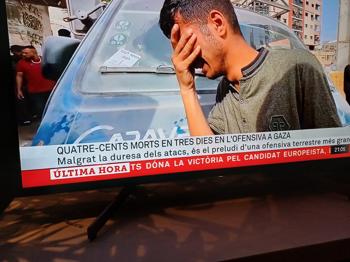 CATerrades's tweet photo. Dia crític amb els diacrítics al @324cat @som3cat #caterrades https://t.co/eeHepn5vgq