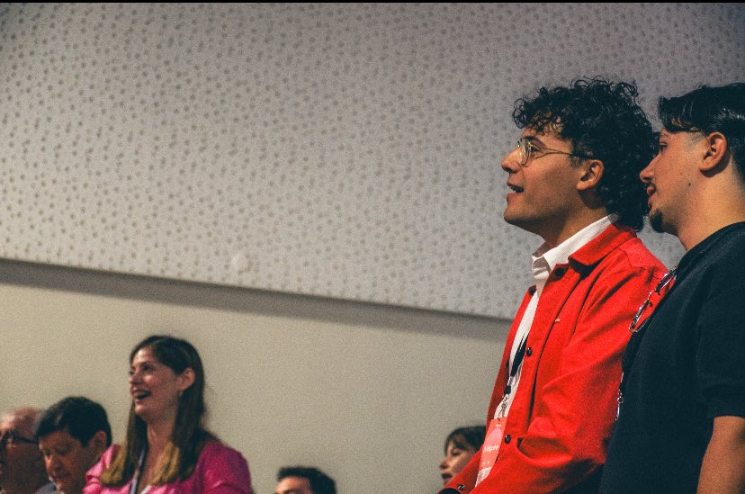Une équipe renouvelée et expérimentée, fière de représenter la Seine-Saint-Denis au congrès JS.🌹

Félicitations à <a href="/sami_hmissi/">Sami Hmissi</a> , nouveau porte-parole et SN au grand débat des <a href="/lesJeunesSoc/">Les Jeunes Socialistes</a>, et à @R1phaelb, SN au projet républicain.

La génération 9-3 c’est nous !