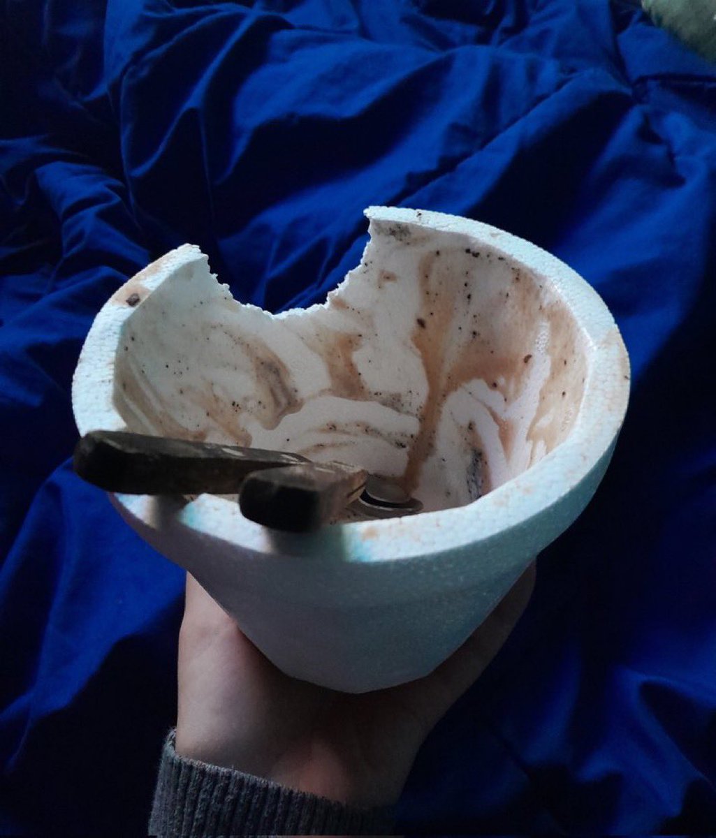 che <a href="/GridoHelados/">Grido Helado</a> una pequeña crítica constructiva, traten de darle más sabor al cucurucho, casi vomito 🤢