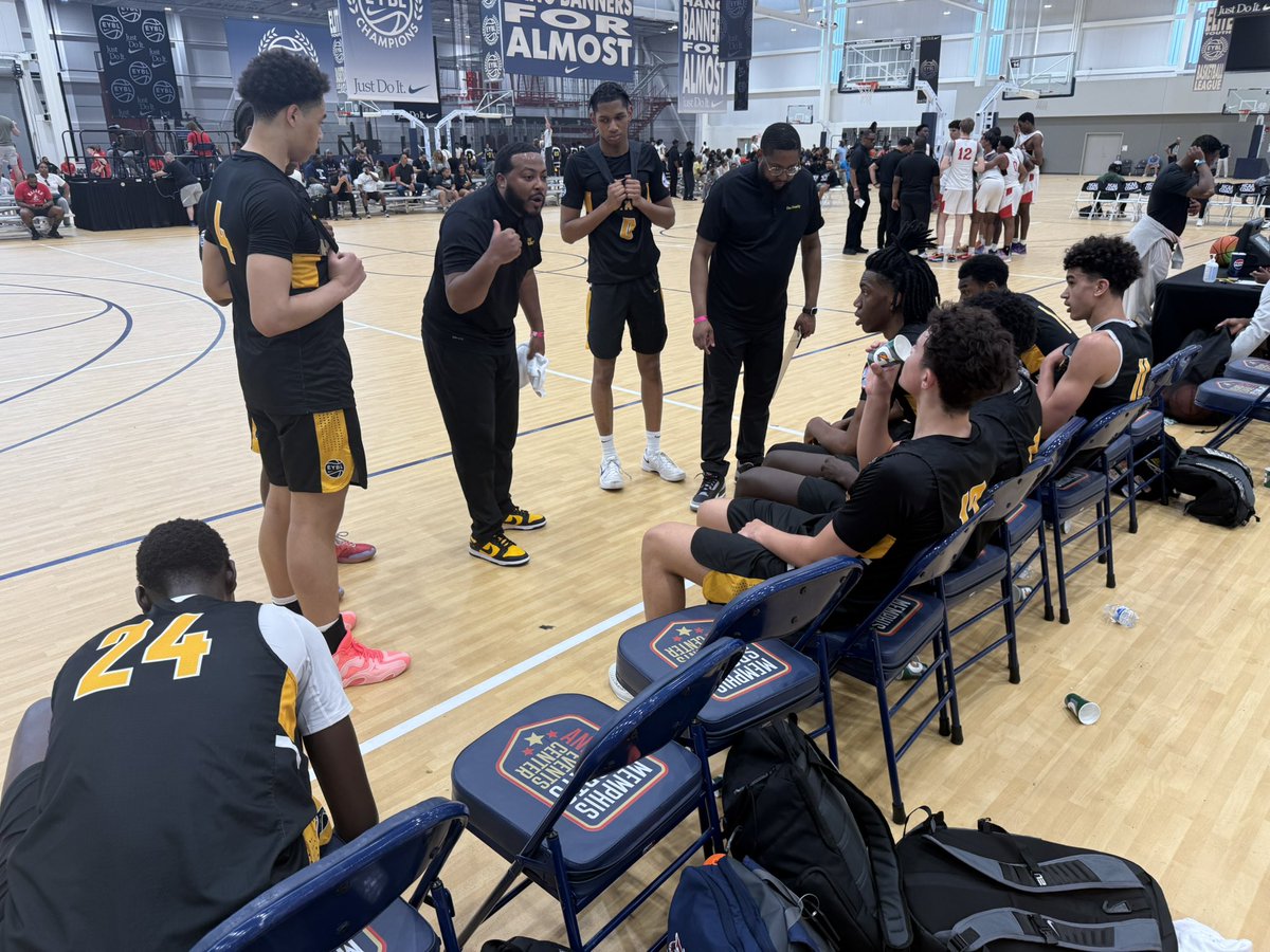 The Family 16u leads PSA Cardinals at the half at EYBL Session II in Memphis, 24-22.

For The Family, balanced scoring attack led by Kingston Thomas with 6p.
