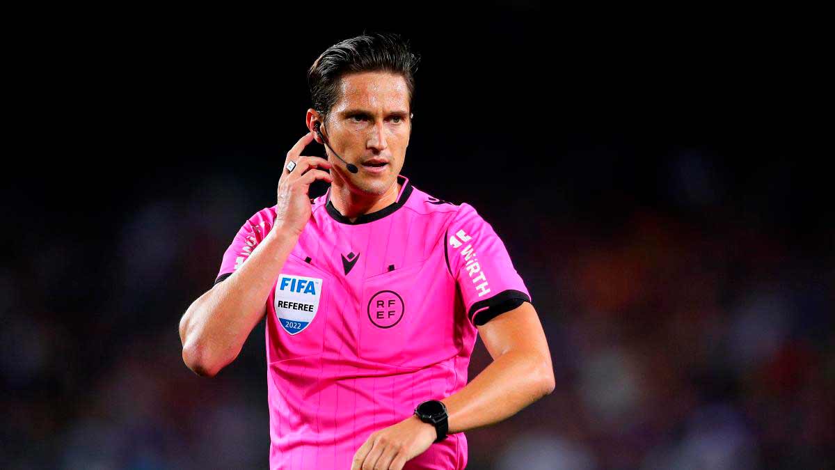 🟢 Munuera Montero fue un espectador más del Barcelona - Villarreal.

✍️🏻 𝟲,𝟱

▪️ Optó por un criterio clásico, pasando desapercibido durante buena parte del choque.

💥 Tampoco tuvo que intervenir en acciones de polémica que pudieran complicar su actuación.