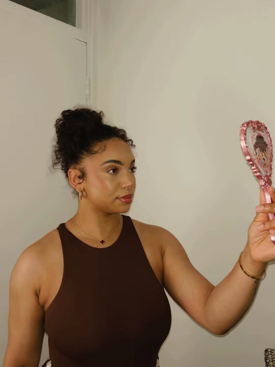 izalwaysglowing's tweet photo. Looking for a few models for my 1-2-1 lessons — if you’re down, drop me a DM on IG Iz_alwaysglowing ✨ #londonmakeupartist https://t.co/C3aI8i8y9Y