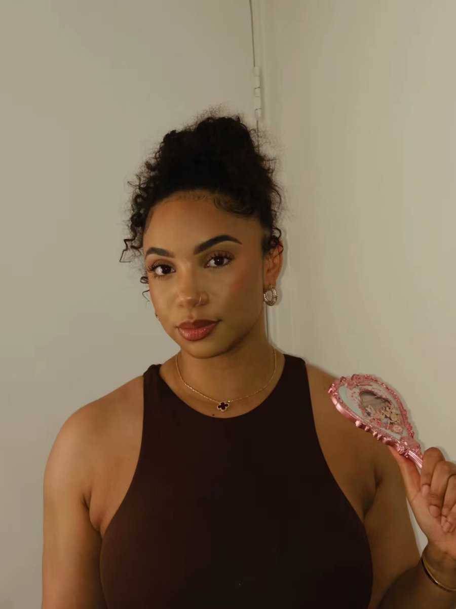 izalwaysglowing's tweet photo. Looking for a few models for my 1-2-1 lessons — if you’re down, drop me a DM on IG Iz_alwaysglowing ✨ #londonmakeupartist https://t.co/C3aI8i8y9Y