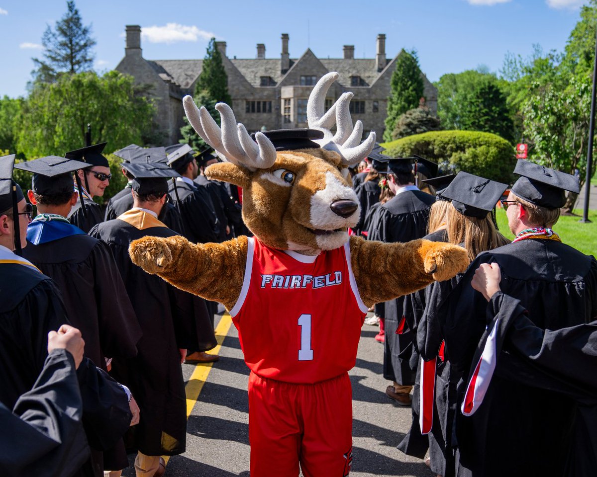 FairfieldU's tweet photo. You did it! Congrats, Class of 2025. 🎓🦌
#FairfieldU #StagGrad #Stags25 #JesuitEducated https://t.co/3FmTlUkN8v