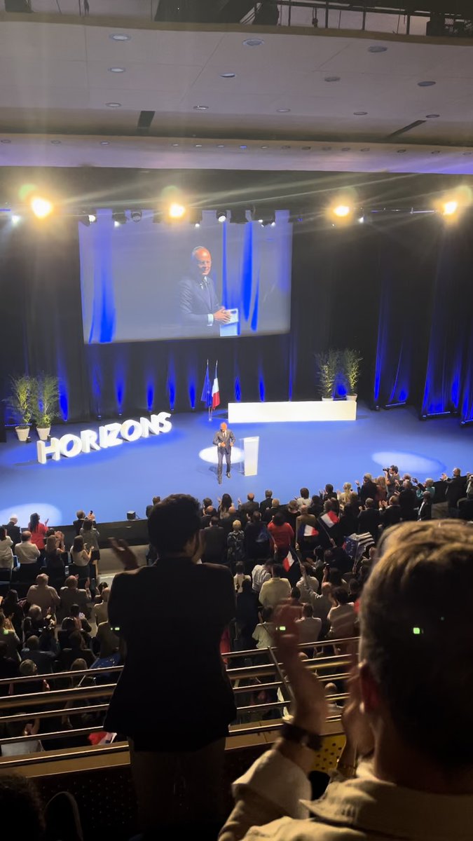HorizonsFDE_3's tweet photo. Ce week-end, c’était le congrès d’Horizons à Marseille 🌊
La 3e circo des Français de l’étranger a traversé les frontières pour retrouver la famille @HorizonsLeParti et @HorizonsJeunes  sous le soleil méditerranéen ☀️

Ambiance, idées et grand bol d’horizon(s) ! https://t.co/jvbumF9h0N