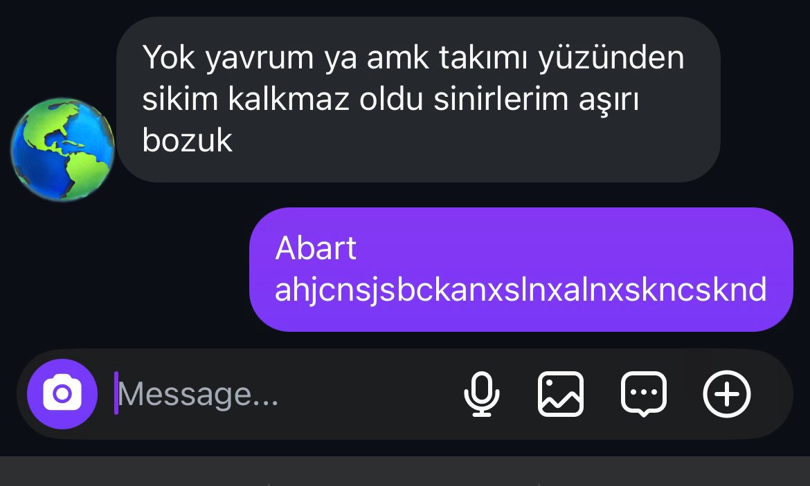 gotologg's tweet photo. İki farklı fenerli hahshakhsjahshahbs #SampiyonGalatasaray https://t.co/LyCv7PeD9A