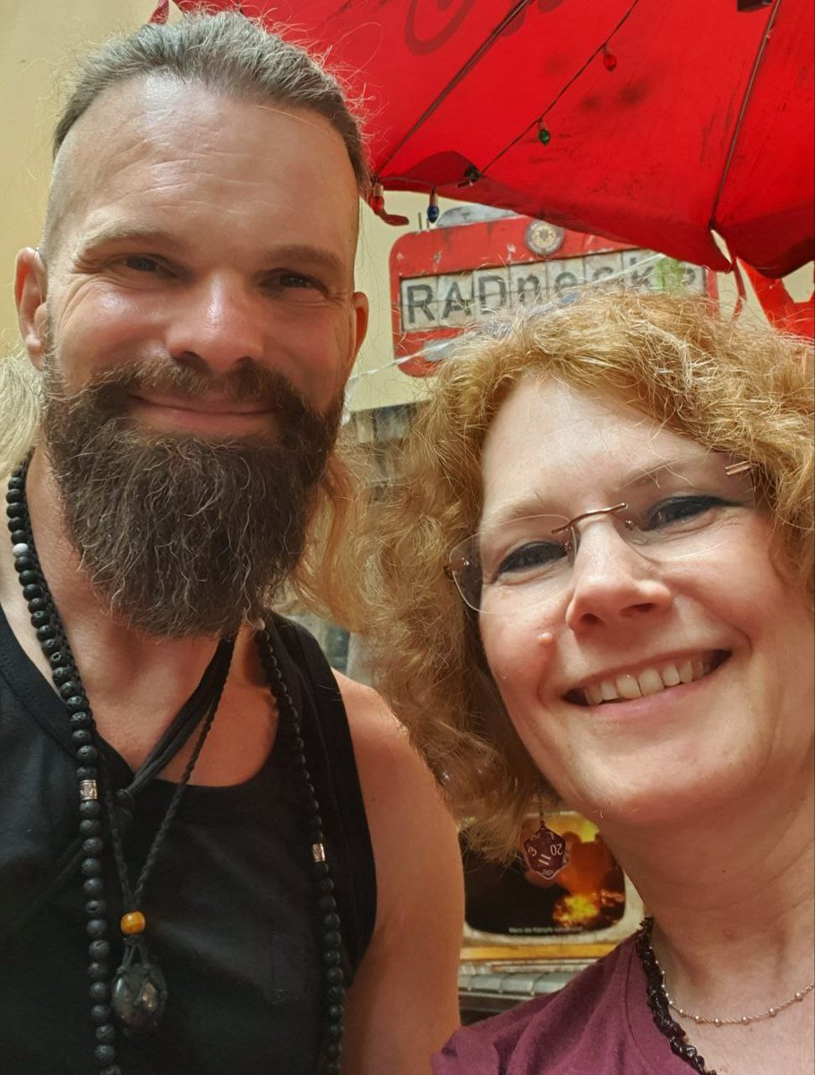 Redaktion Phantastik (@redaktionp) on Twitter photo Letzter Tag auf der RolePlay Verse und unser Fazit: GROSSARTIG!!!!
Wir hatten sooo viel Spaß, beim Konzert von <a href="/saltatiomortis/">Saltatio Mortis</a>, bei Gesprächen mit Kunden, bei der Ausstellerparty gestern Abend und beim Bewundern der vielen Cosplayer. Mega! Letzter Tag auf der RolePlay Verse und unser Fazit: GROSSARTIG!!!!
Wir hatten sooo viel Spaß, beim Konzert von <a href="/saltatiomortis/">Saltatio Mortis</a>, bei Gesprächen mit Kunden, bei der Ausstellerparty gestern Abend und beim Bewundern der vielen Cosplayer. Mega!