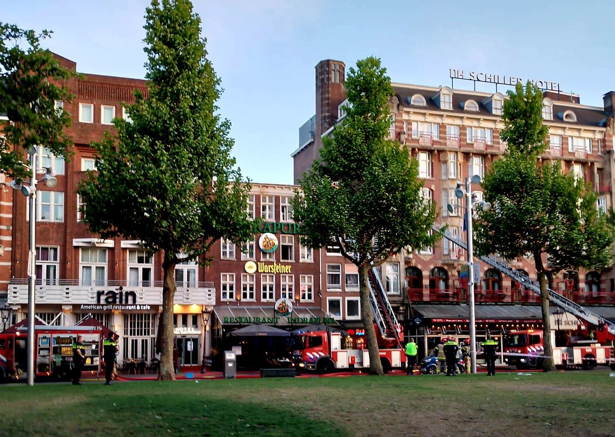 Brand in dak van pand aan Rembrandtplein